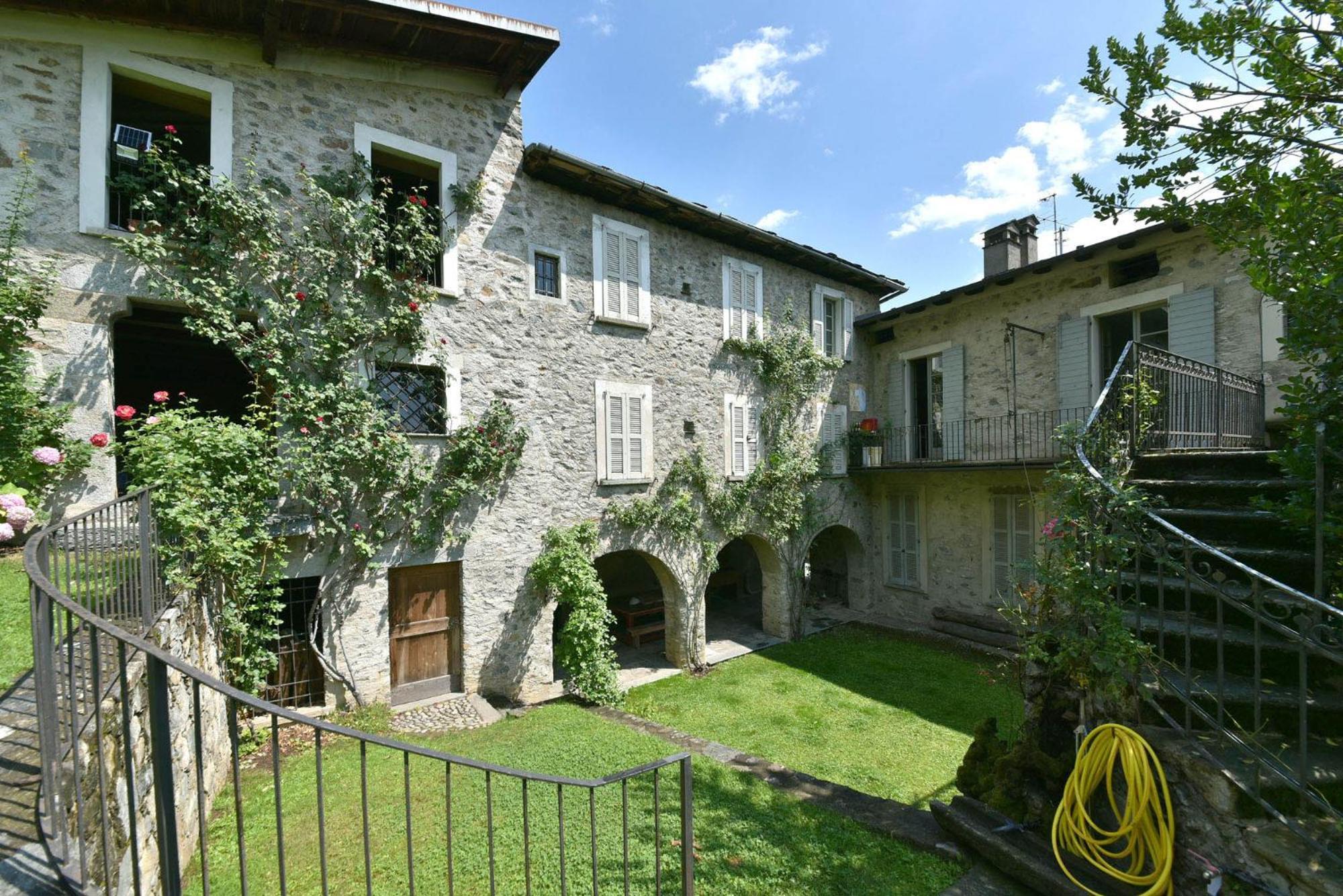 Piano Nobile Al Roseto Del Drago Villa San Bernardo  Eksteriør billede